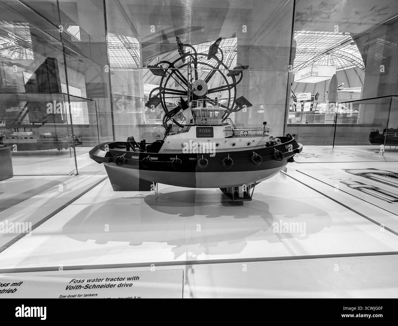 Ausstellungen im Technischen Museum Wien mit historischen Fahrzeugen, Motoren, Maschinen und moderner Technik. Stockfoto