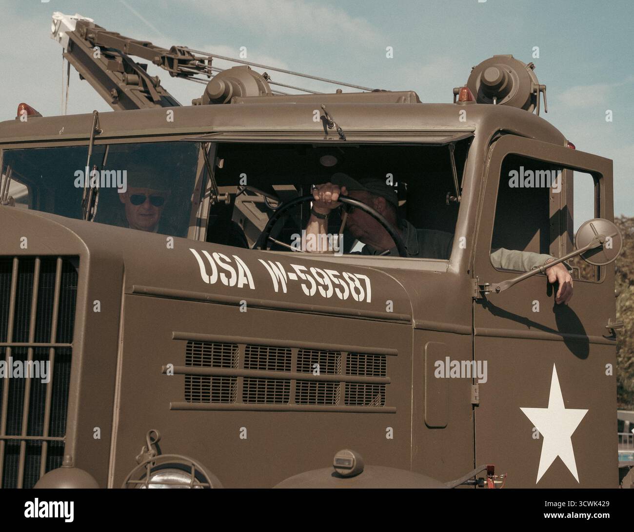 US Army Bergungsfahrzeug mit Besatzung auf der Duxford Flugschau Stockfoto
