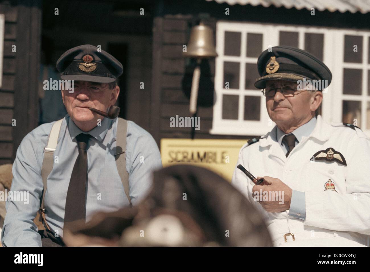 Zwei Veteranen der RAF in Uniform bei der Gedenkveranstaltung im Duxford Air Museum Stockfoto