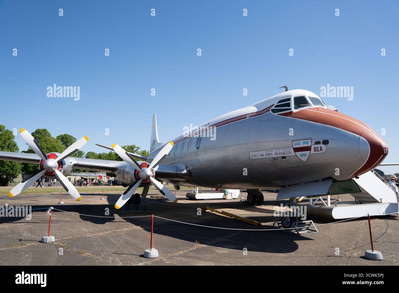 Vintage-Flugzeug im Luftfahrtmuseum mit Propellern und klassischer Lackierung Stockfoto