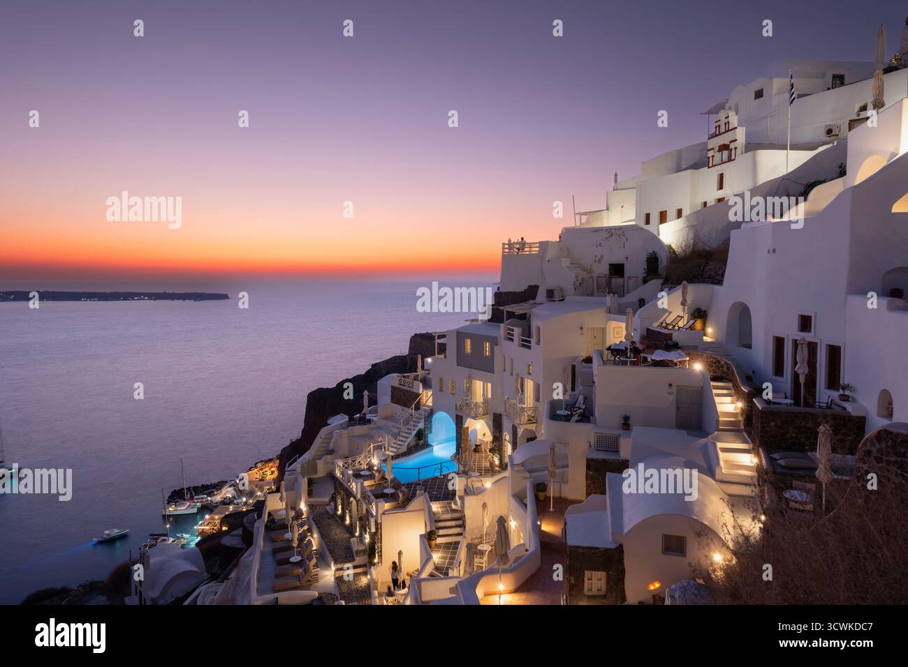 Sonnenuntergang von Oia auf der griechischen Insel Santorin aus gesehen Stockfoto
