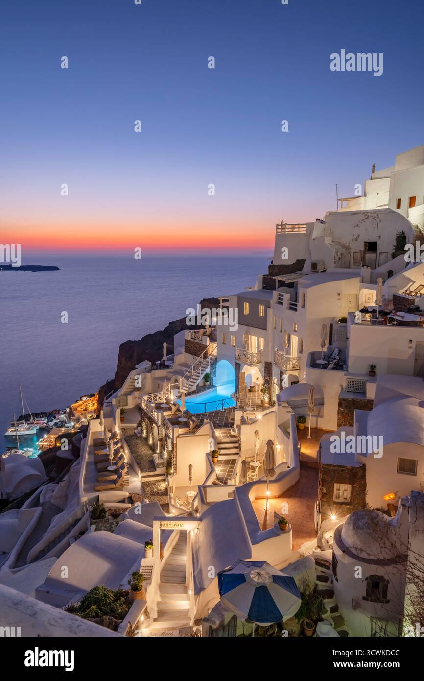 Blick auf den Sonnenuntergang in Oia, Santorin, Griechenland Stockfoto