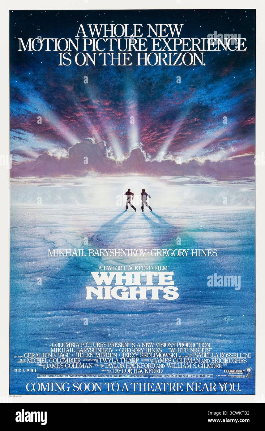 White Nights (1985) von Taylor Hackford mit Michail Baryshnikov, Gregory Hines und Helen Mirren. Ein russischer Balletttänzer, der in den Westen übergelaufen ist, ist gezwungen, nach einem Flugzeugabsturz in der Sowjetunion Hilfe eines amerikanischen Überläufers zu suchen und wird gegen seinen Willen festgehalten. Foto eines Original-Posters aus dem Jahr 1985 (USA), das NUR FÜR REDAKTIONELLE ZWECKE VERWENDET WIRD. Quelle: BFA / Columbia Pictures Stockfoto