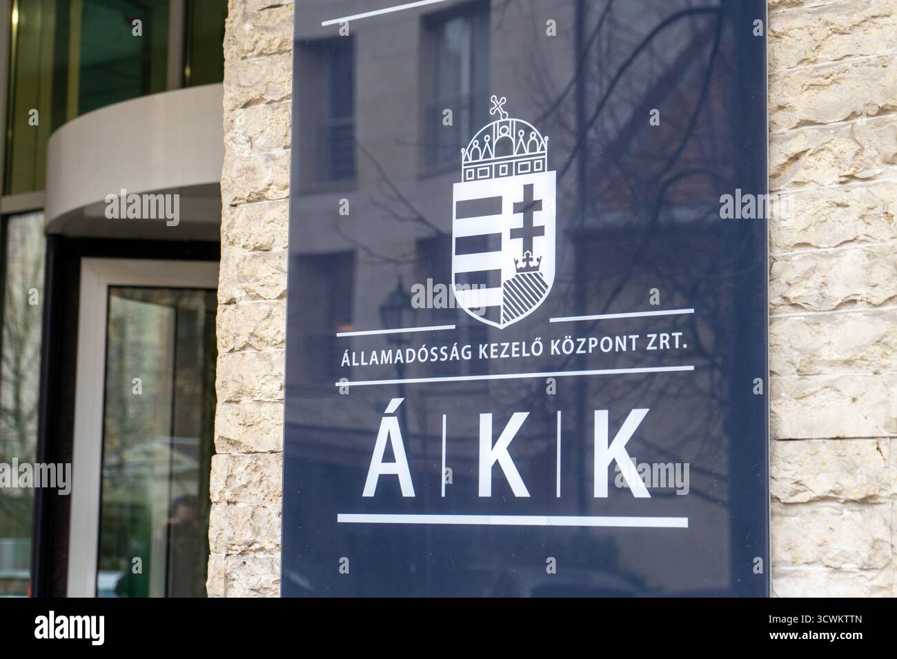 Die ungarische staatliche Schuldenverwaltungsagentur (ÁKK) in Budapest — eine wichtige Institution für die Verwaltung von Staatsschulden und Staatsschulden. In Ungarn. Stockfoto