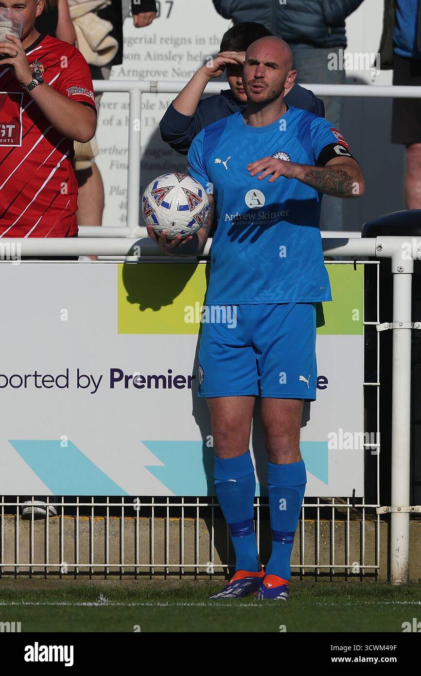 Matt Johnson aus Billericay Town wird am Samstag, den 11. Oktober 2025, beim vierten Qualifikationsspiel des Emirates FA Cup zwischen Spennymoor Town und Billericay Town im Brewery Field, Spennymoor, gesehen. (Foto: Mark Fletcher | MI News) Credit: MI News & Sport /Alamy Live News Stockfoto Matt Johnson aus Billericay Town wird am Samstag, den 11. Oktober 2025, beim vierten Qualifikationsspiel des Emirates FA Cup zwischen Spennymoor Town und Billericay Town im Brewery Field, Spennymoor, gesehen. (Foto: Mark Fletcher | MI News) Credit: MI News & Sport /Alamy Live News Stockfoto