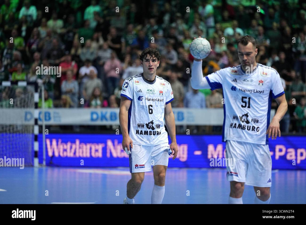 Wetzlar, Deutschland. Oktober 2025. Elias Kofler ( 6 Hamburg) während des Daikin Handball-Bundesliga-Spiels zwischen HSG Wetzlar und HSV Handball in der Buderus Arena Wetzlar. Quelle: SPP Sport Pressefoto. /Alamy Live News Stockfoto