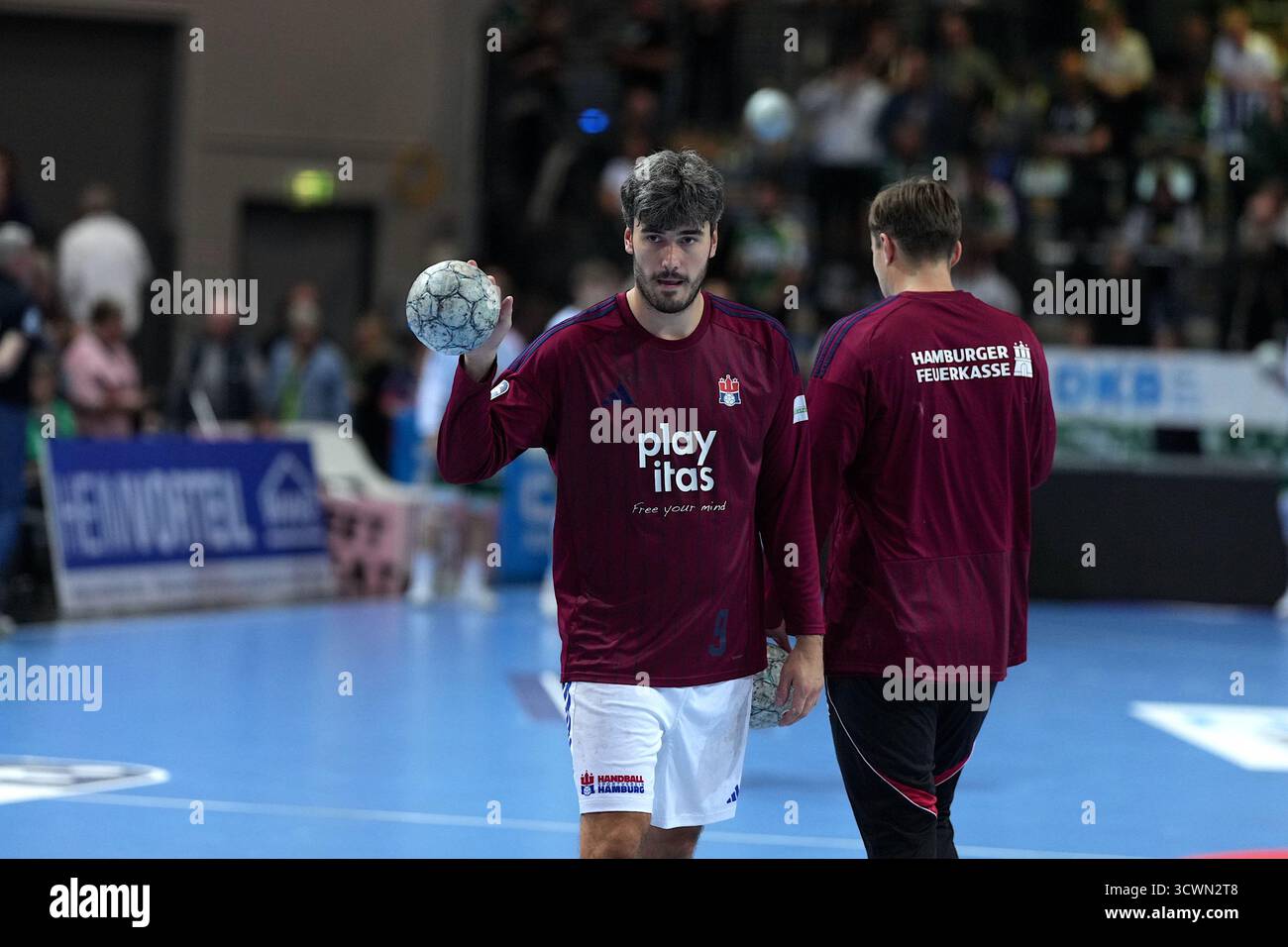 Wetzlar, Deutschland. Oktober 2025. Jacob Lassen ( 9 Hamburg) während des Daikin Handball-Bundesliga-Spiels zwischen HSG Wetzlar und HSV Handball in der Buderus Arena Wetzlar. Quelle: SPP Sport Pressefoto. /Alamy Live News Stockfoto