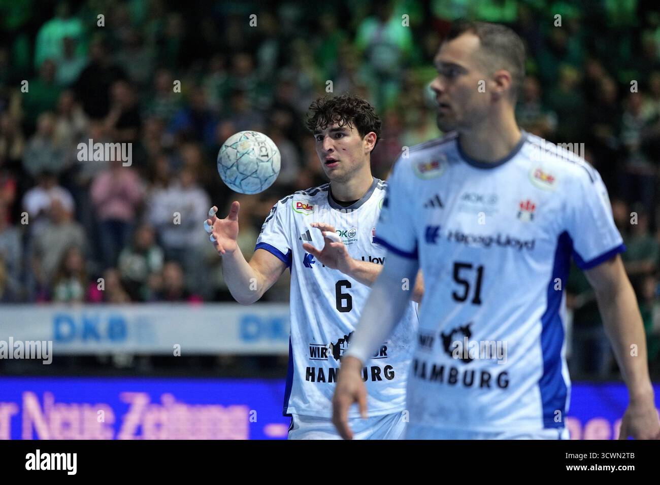 Wetzlar, Deutschland. Oktober 2025. Elias Kofler ( 6 Hamburg) während des Daikin Handball-Bundesliga-Spiels zwischen HSG Wetzlar und HSV Handball in der Buderus Arena Wetzlar. Quelle: SPP Sport Pressefoto. /Alamy Live News Stockfoto