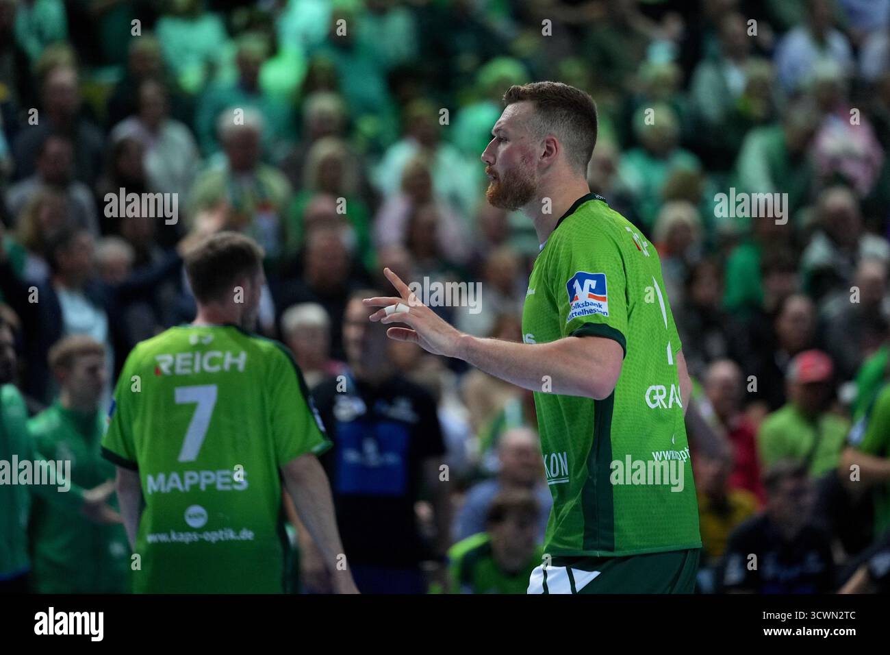 Wetzlar, Deutschland. Oktober 2025. Nikola Grahovac ( 2 Wetzlar) während des Daikin Handball-Bundesliga-Spiels zwischen HSG Wetzlar und HSV Handball in der Buderus Arena Wetzlar. Quelle: SPP Sport Pressefoto. /Alamy Live News Stockfoto