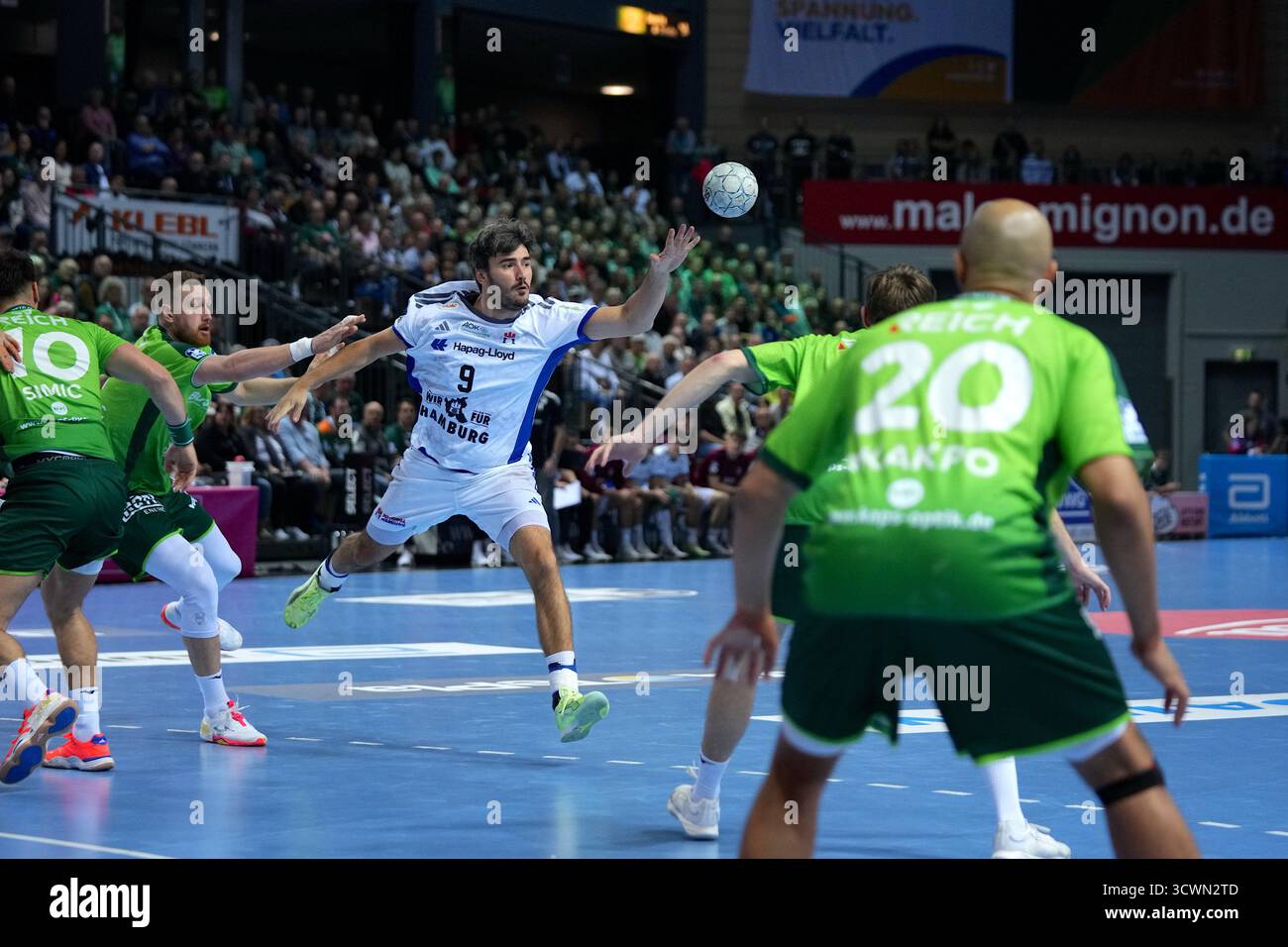 Wetzlar, Deutschland. Oktober 2025. Jacob Lassen ( 9 Hamburg) während des Daikin Handball-Bundesliga-Spiels zwischen HSG Wetzlar und HSV Handball in der Buderus Arena Wetzlar. Quelle: SPP Sport Pressefoto. /Alamy Live News Stockfoto