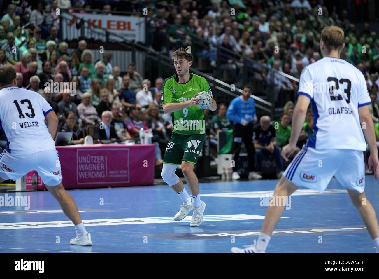 Wetzlar, Deutschland. Oktober 2025. Niklas Theiß ( 9 Wetzlar) während des Daikin Handball-Bundesliga-Spiels zwischen HSG Wetzlar und HSV Handball in der Buderus Arena Wetzlar. Quelle: SPP Sport Pressefoto. /Alamy Live News Stockfoto