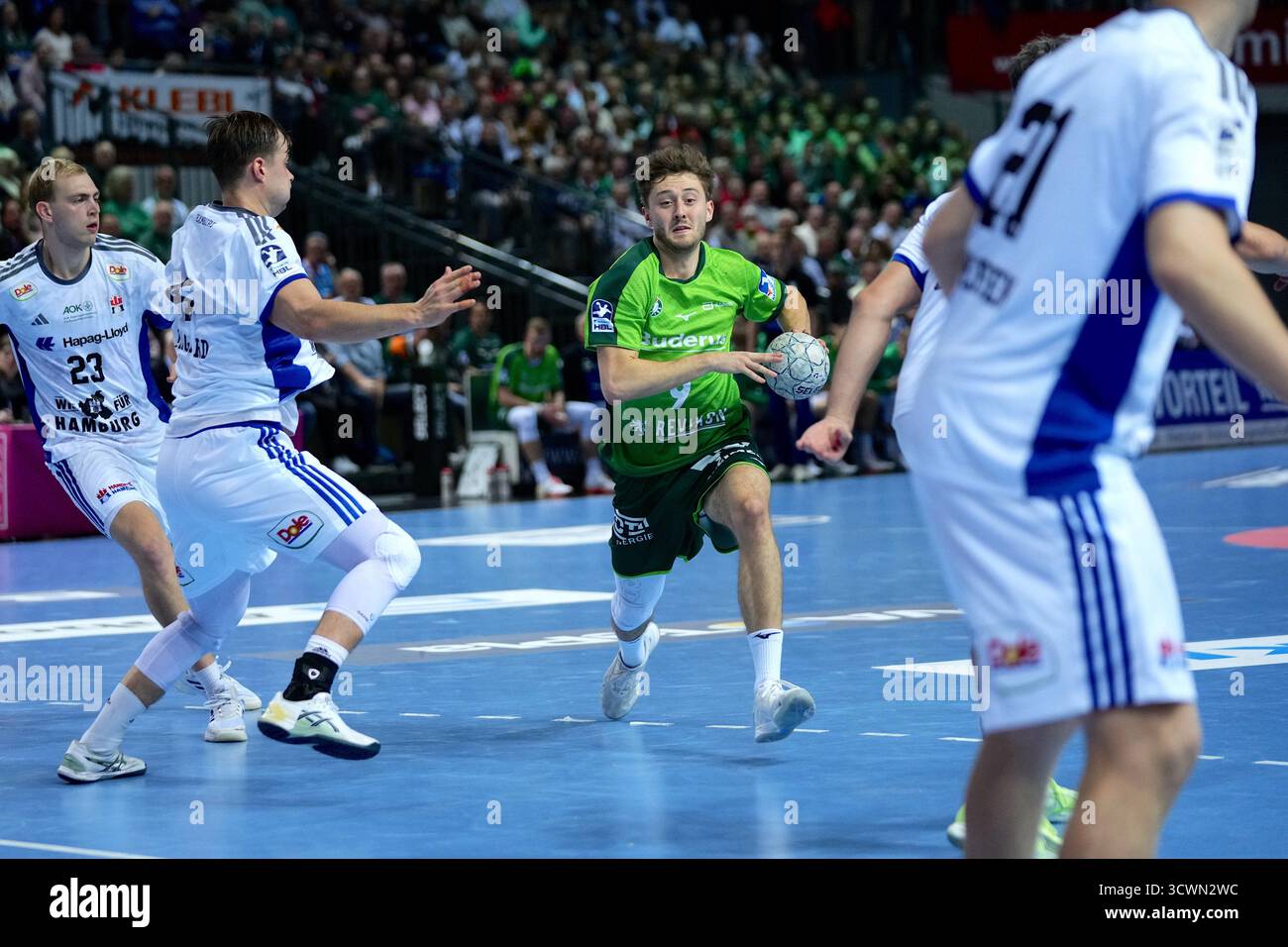 Wetzlar, Deutschland. Oktober 2025. Niklas Theiß ( 9 Wetzlar) während des Daikin Handball-Bundesliga-Spiels zwischen HSG Wetzlar und HSV Handball in der Buderus Arena Wetzlar. Quelle: SPP Sport Pressefoto. /Alamy Live News Stockfoto