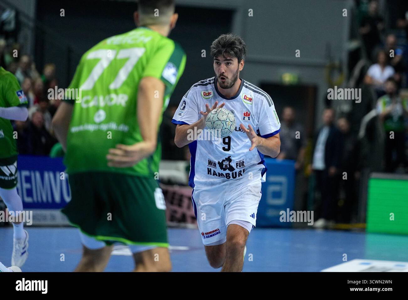 Wetzlar, Deutschland. Oktober 2025. Jacob Lassen ( 9 Hamburg) während des Daikin Handball-Bundesliga-Spiels zwischen HSG Wetzlar und HSV Handball in der Buderus Arena Wetzlar. Quelle: SPP Sport Pressefoto. /Alamy Live News Stockfoto