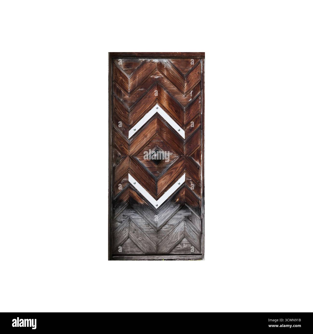 Dunkle Holztür isoliert auf weiß, Vorderansicht, Hintergrundfotostruktur Stockfoto