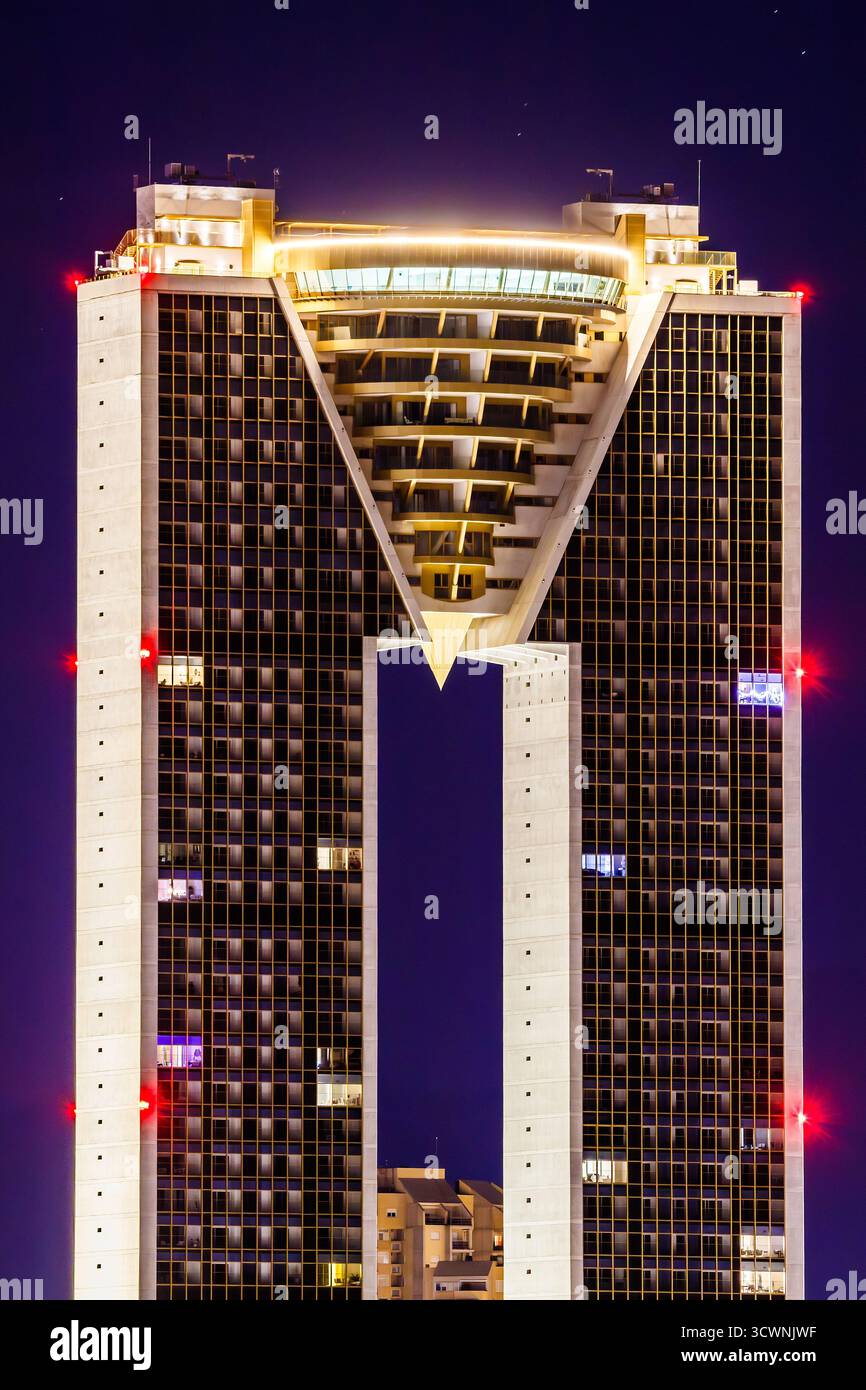 Architektonische V-Form des Intempo-Wolkenkratzers Stockfoto