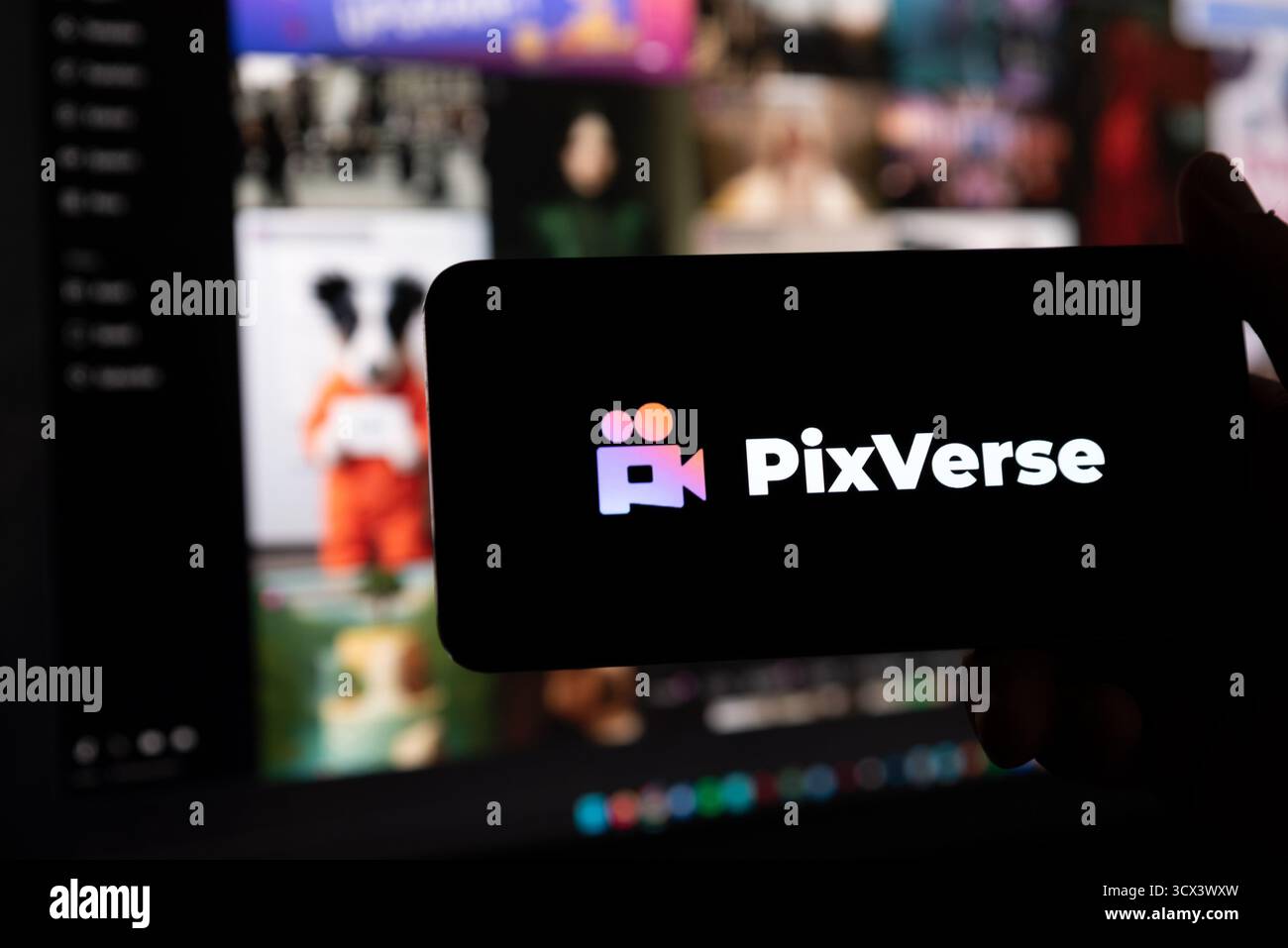 Wroclaw, Polen – 12. Oktober 2025: PixVerse-Plattform-Logo auf Smartphone. PixVerse ist eine der beliebtesten KI-Plattformen Stockfoto