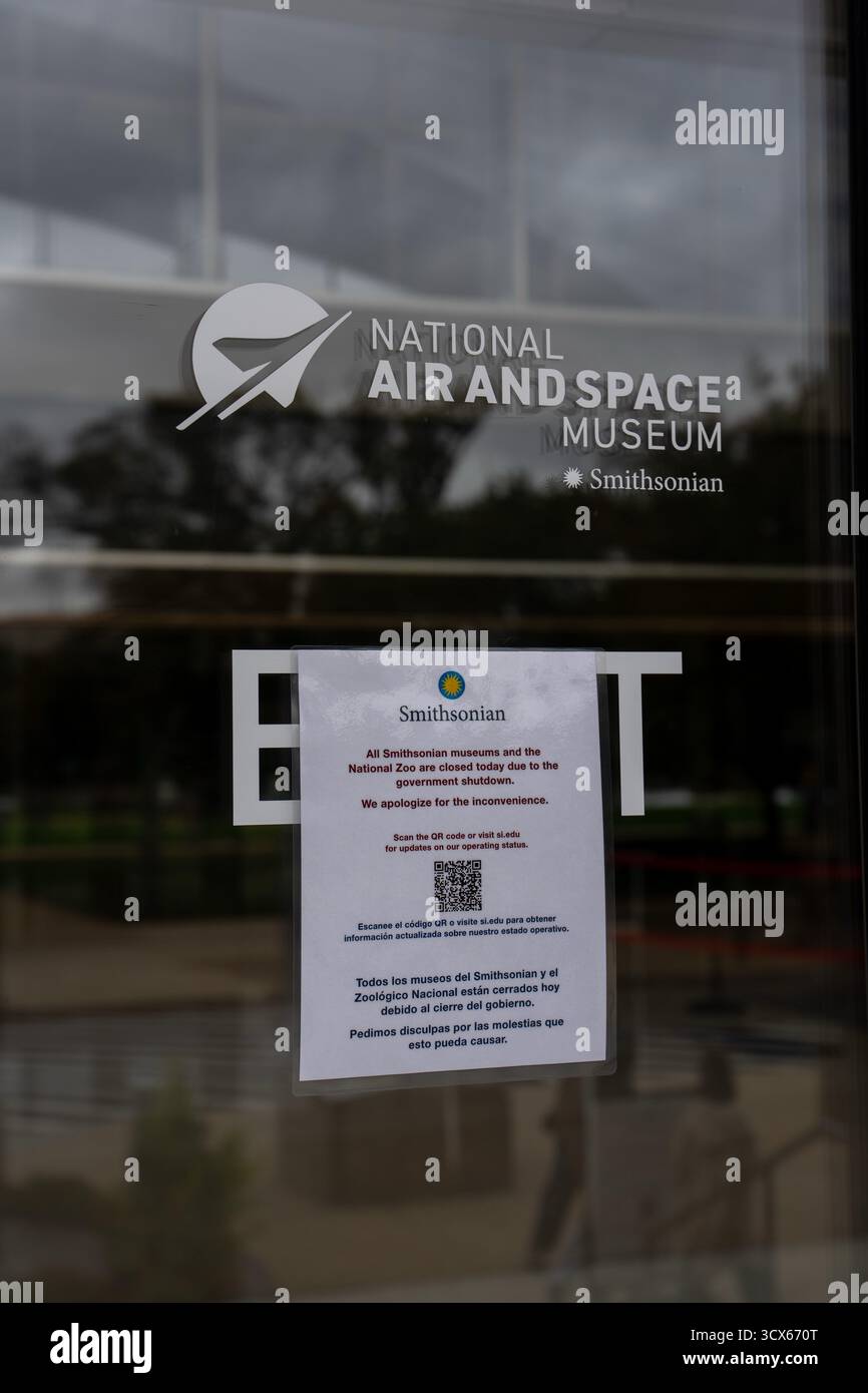 Washington, DC, USA. Oktober 2025. Am 13. Oktober 2025 erscheinen in den Smithsonian Museen und der National Gallery of Art in Washington, DC, Schilder zur Schließung der Regierung. (Kreditbild: © Andrew Leyden/ZUMA Press Wire) NUR REDAKTIONELLE VERWENDUNG! Nicht für kommerzielle ZWECKE! Stockfoto