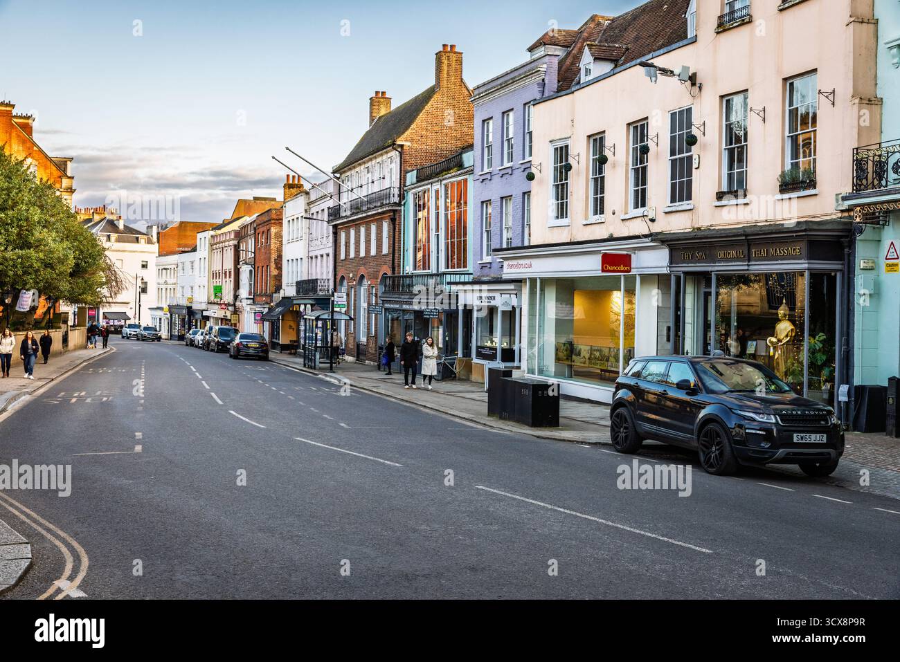 11. März 2025, Windsor, Großbritannien: High Street in Windsor, Großbritannien - ein beliebtes Touristenziel Stockfoto 11. März 2025, Windsor, Großbritannien: High Street in Windsor, Großbritannien - ein beliebtes Touristenziel Stockfoto