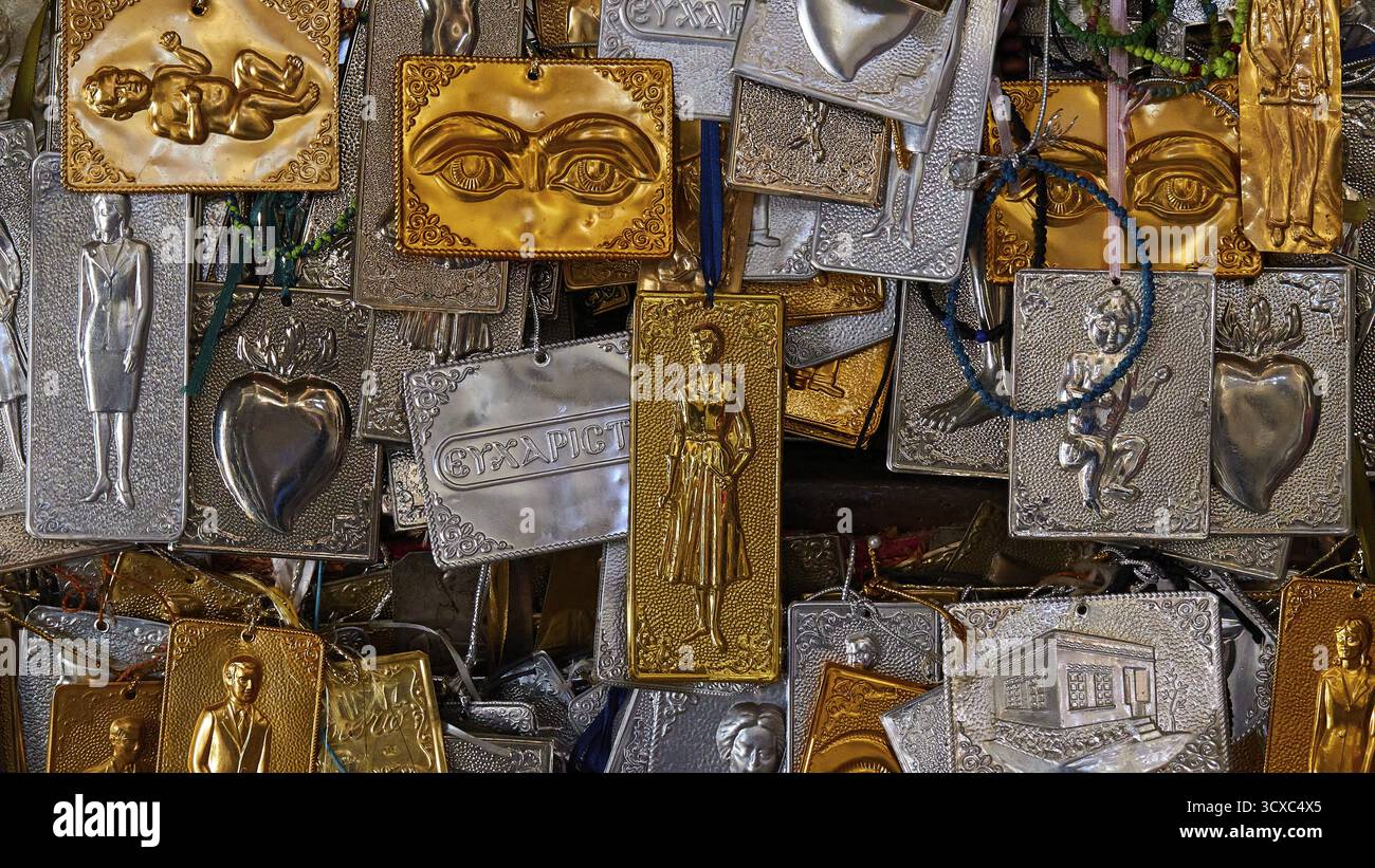 Kloster Pantanassa aus dem 15. Jahrhundert n. Chr., Votivtafeln, verschiedene Metalltafeln mit religiösen Gravuren in Gold und Silber, Mystras, Mistra, UN Stockfoto