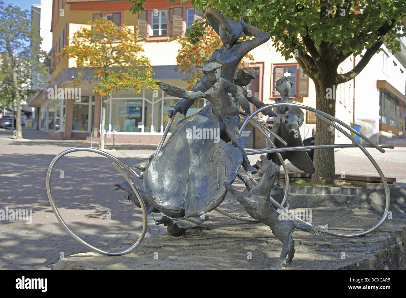Skulptur Bertha Benz von Pit Elsasser 1991, Denkmal für die historische erste motorisierte Autofahrt durch Wiesloch, Auto, Automobilgeschichte Stockfoto