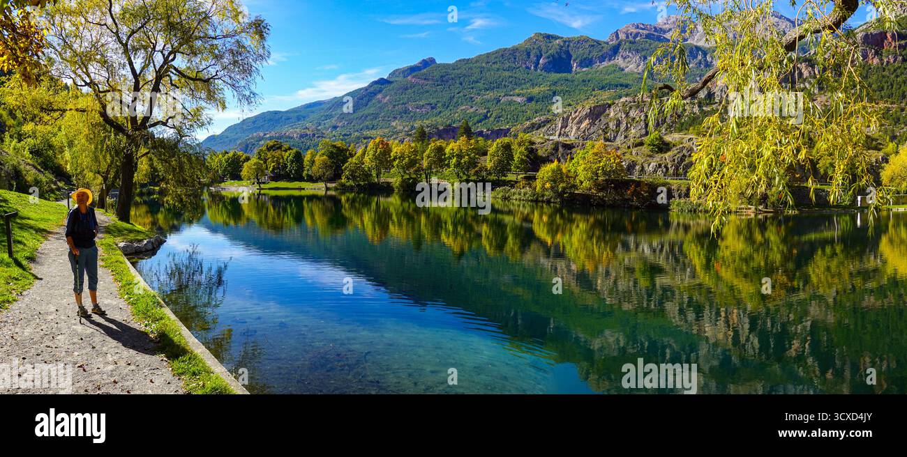Herbstfarben am Lac de Roche de Rame, Roche de Rame, Reflexionen, Ruhe, Ruhe, LAC de Roche de Rame Stockfoto