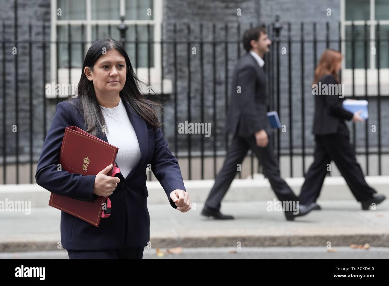 Kulturministerin Lisa Nandy geht nach einer Kabinettssitzung in der Downing Street, London. Bilddatum: Dienstag, 14. Oktober 2025. Stockfoto