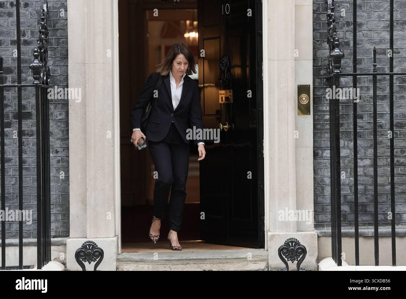 Die Staatssekretärin für Wissenschaft, Innovation und Technologie Liz Kendall verlässt nach einer Kabinettssitzung in der Londoner Downing Street. Bilddatum: Dienstag, 14. Oktober 2025. Stockfoto