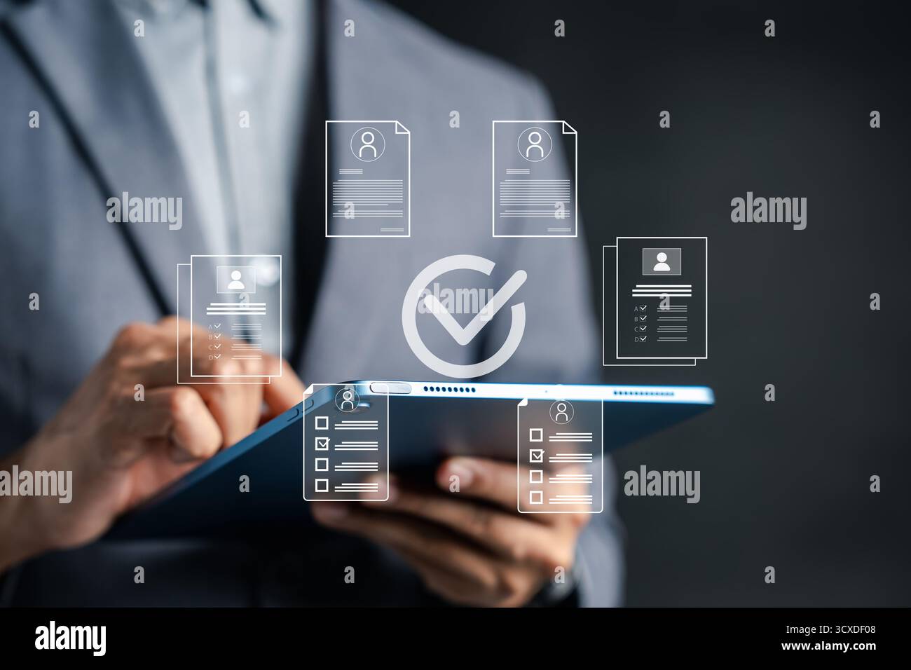 Digitale Online-Dokumente zur Genehmigung von Lebensläufen, Einstellung, Bewerbung, HR-Technologie, Kandidat Stockfoto