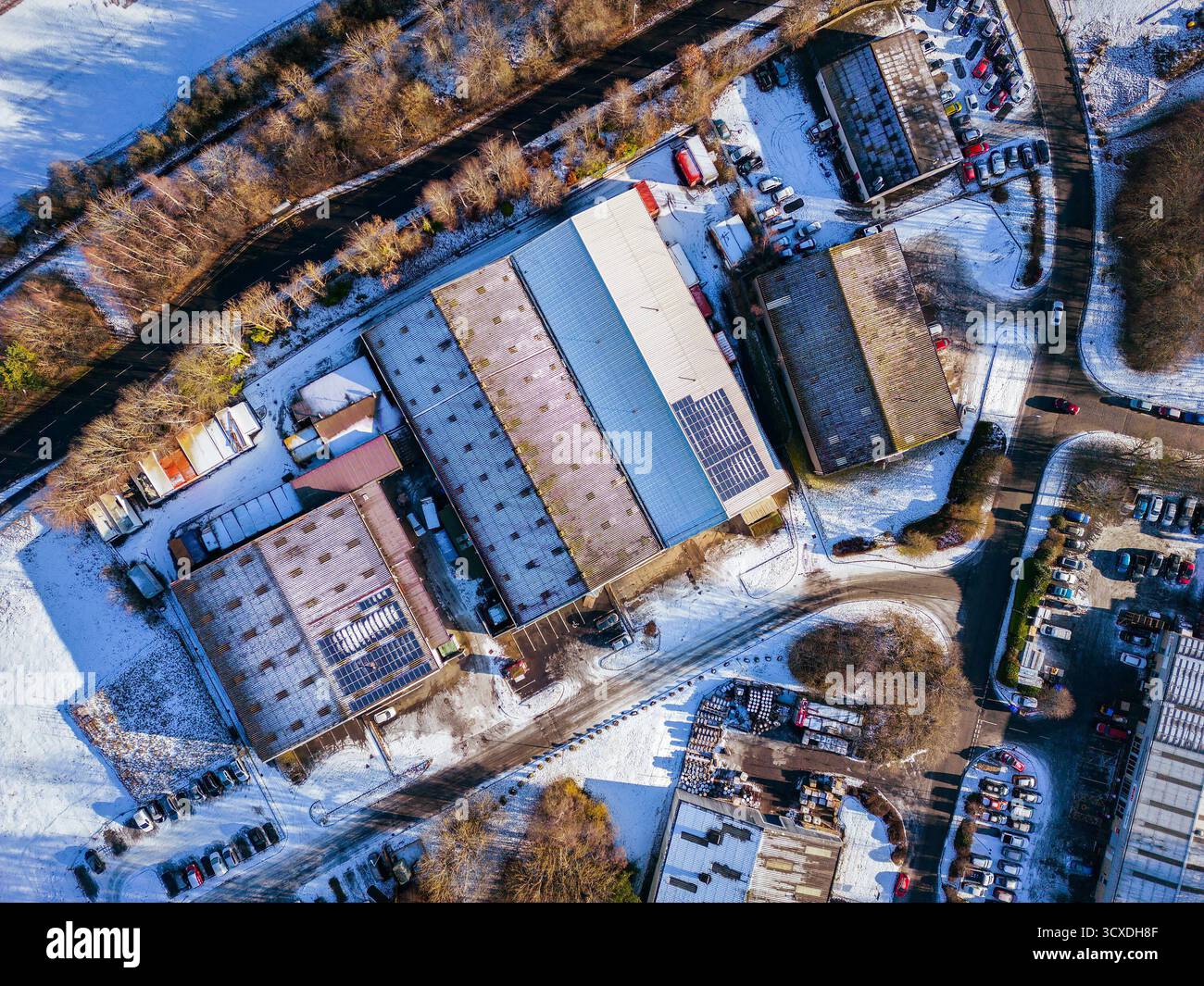 Blick aus der Vogelperspektive auf die Winterszene im Tweedbank Industrial Estate, Scottish Borders Stockfoto