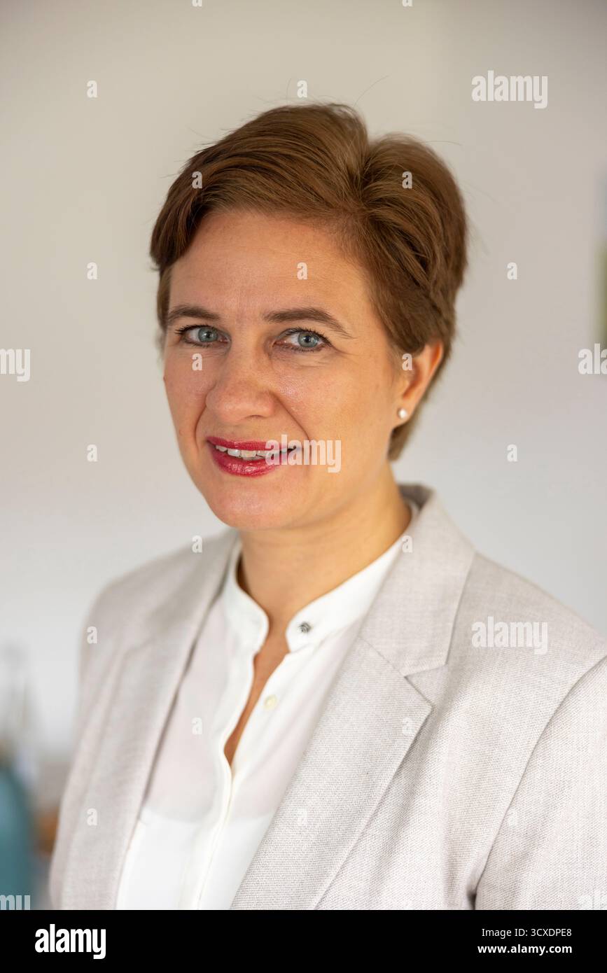 Mainz, Deutschland. Oktober 2025. Melanie Broyé-Engelkes ist neue Geschäftsführerin des Deutschen Weininstituts (DWI). Das DWI ist die zentrale Kommunikations- und Marketingorganisation der deutschen Weinwirtschaft. Quelle: Helmut Fricke/dpa/Alamy Live News Stockfoto