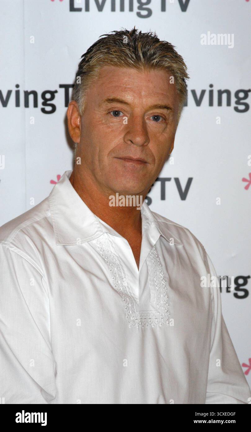 Derek Acorah bei der 3-Medien-Show im Hammersmith Apollo, London - 17/06/03 Stockfoto