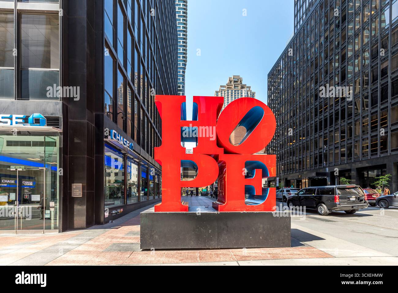 New York, USA - 24. April 2022: „Hope“ von Robert Indiana an der 810 7th Avenue Stockfoto
