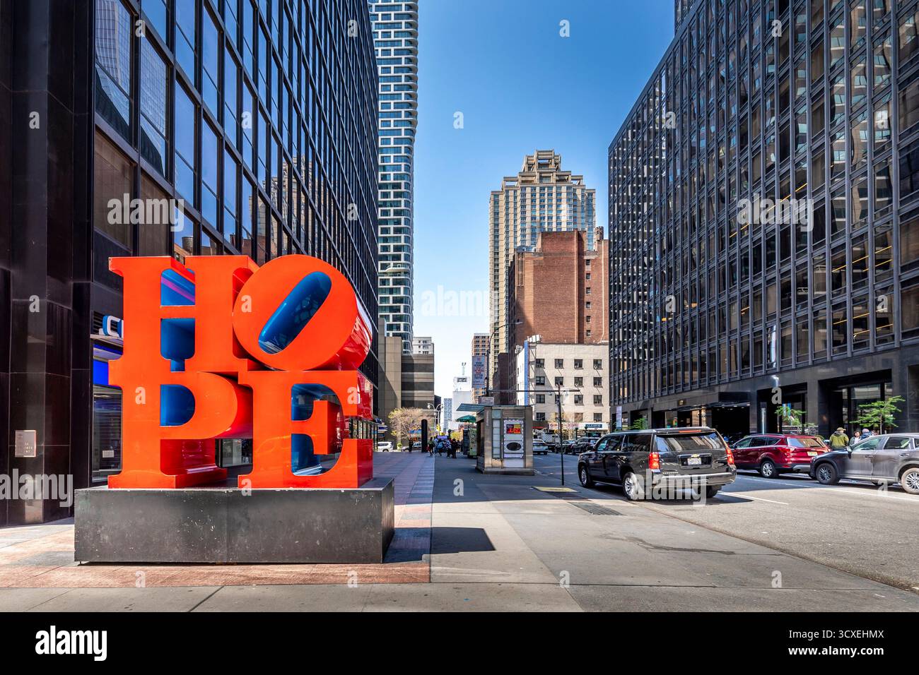 New York, USA - 24. April 2022: „Hope“ von Robert Indiana an der 810 7th Avenue Stockfoto