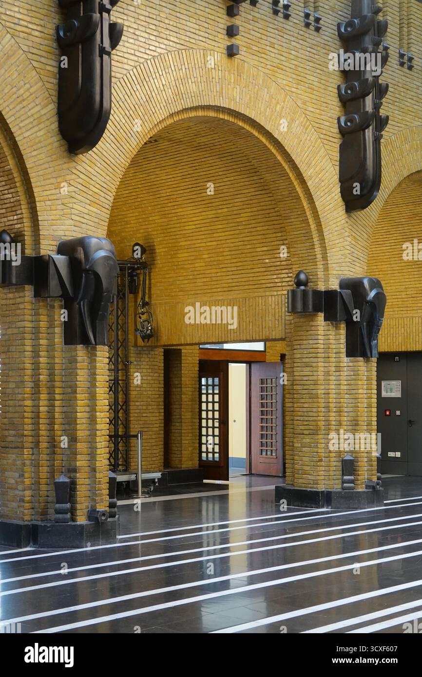 Utrecht, Zentralbibliothek Neude, Zecc Architecten+Rijnboutt 2020 // Utrecht, Utrecht Zentralbibliothek & Postamt Neude, Zecc Architecten+Rijnboutt Stockfoto Utrecht, Zentralbibliothek Neude, Zecc Architecten+Rijnboutt 2020 // Utrecht, Utrecht Zentralbibliothek & Postamt Neude, Zecc Architecten+Rijnboutt Stockfoto