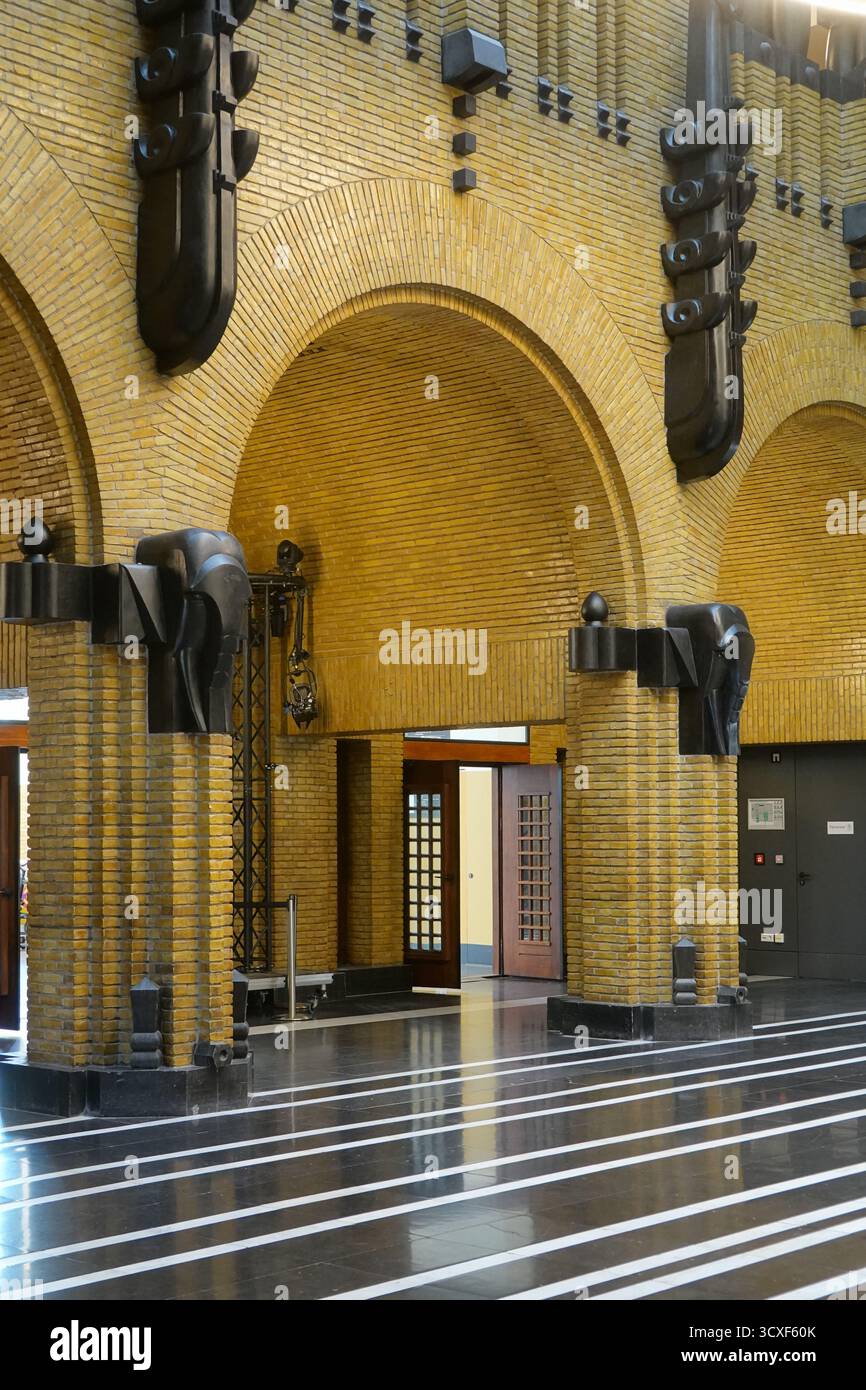Utrecht, Zentralbibliothek Neude, Zecc Architecten+Rijnboutt 2020 // Utrecht, Utrecht Zentralbibliothek & Postamt Neude, Zecc Architecten+Rijnboutt Stockfoto Utrecht, Zentralbibliothek Neude, Zecc Architecten+Rijnboutt 2020 // Utrecht, Utrecht Zentralbibliothek & Postamt Neude, Zecc Architecten+Rijnboutt Stockfoto