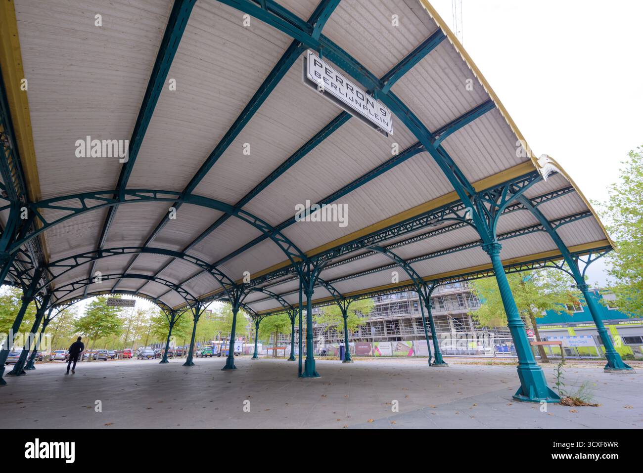 Utrecht, Stadtentwicklungsgebiet Leidsche Rijn, Berlijnplein, Bahnsteig 9, historisches Bahnsteigdach, Nachnutzung // Utrecht, Stadtentwicklung Leidsc Stockfoto Utrecht, Stadtentwicklungsgebiet Leidsche Rijn, Berlijnplein, Bahnsteig 9, historisches Bahnsteigdach, Nachnutzung // Utrecht, Stadtentwicklung Leidsc Stockfoto