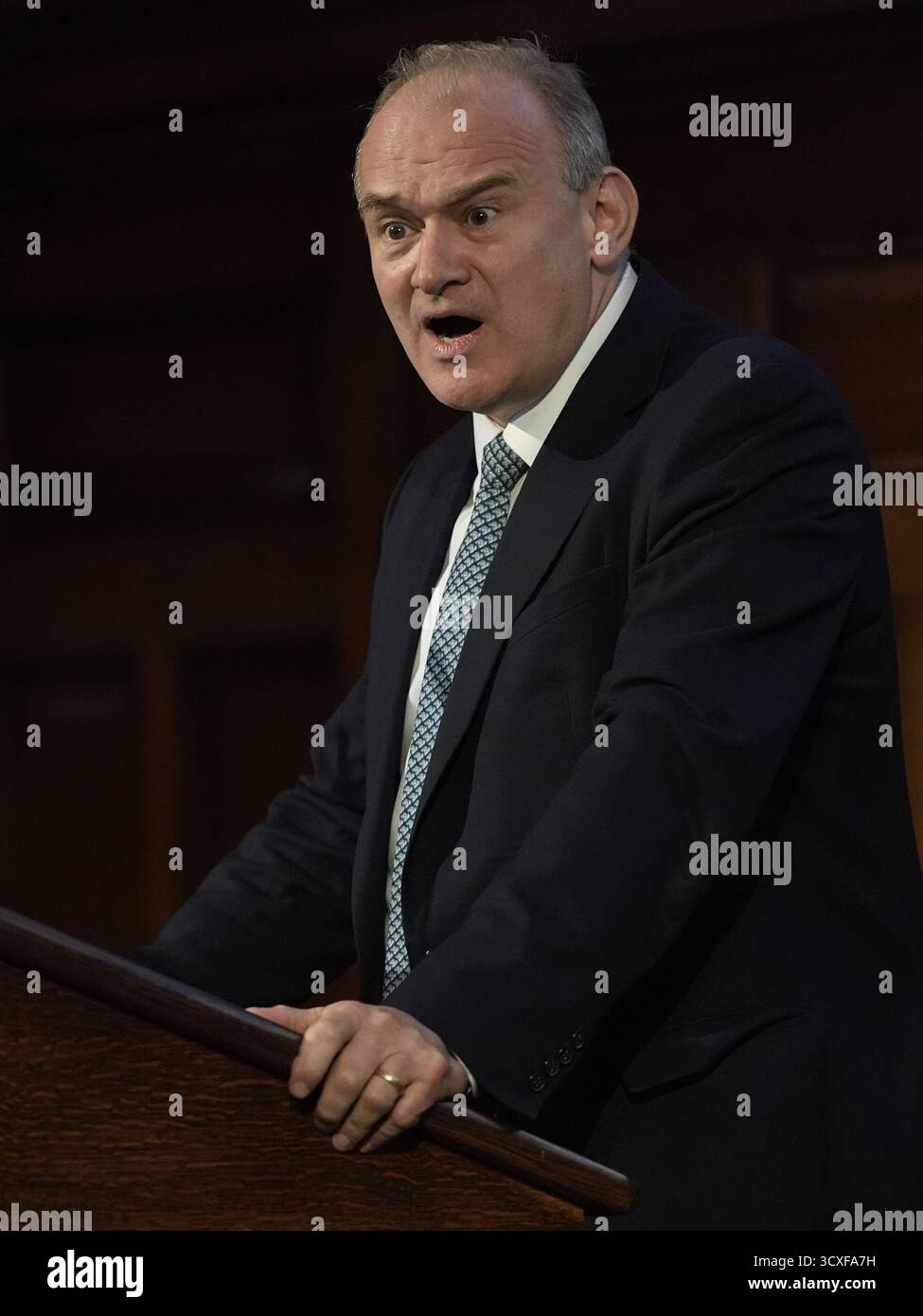 Der Vorsitzende der Liberal Democrat Party, Sir Ed Davey, hält eine Rede auf der Energy UK Annual Conference in Westminster, Central London. Bilddatum: Dienstag, 14. Oktober 2025. Stockfoto