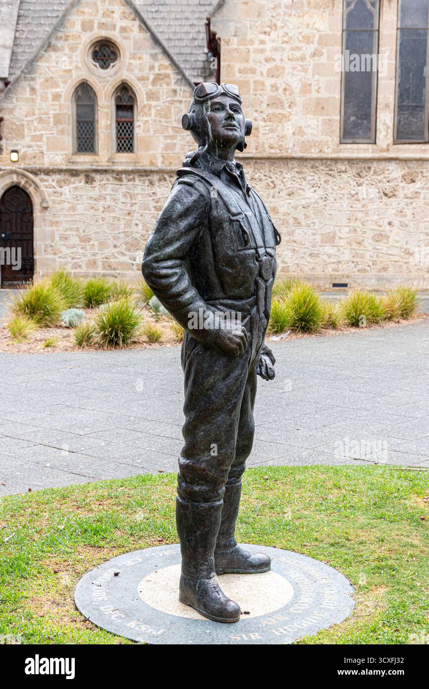 Memorial für Air Commodore Sir Hughie Idwal Edwards vor der St. John's Anglican Church, Fremantle 6160 (Walyalup) in der Nähe von Perth, Western Australia, WA, aus Stockfoto