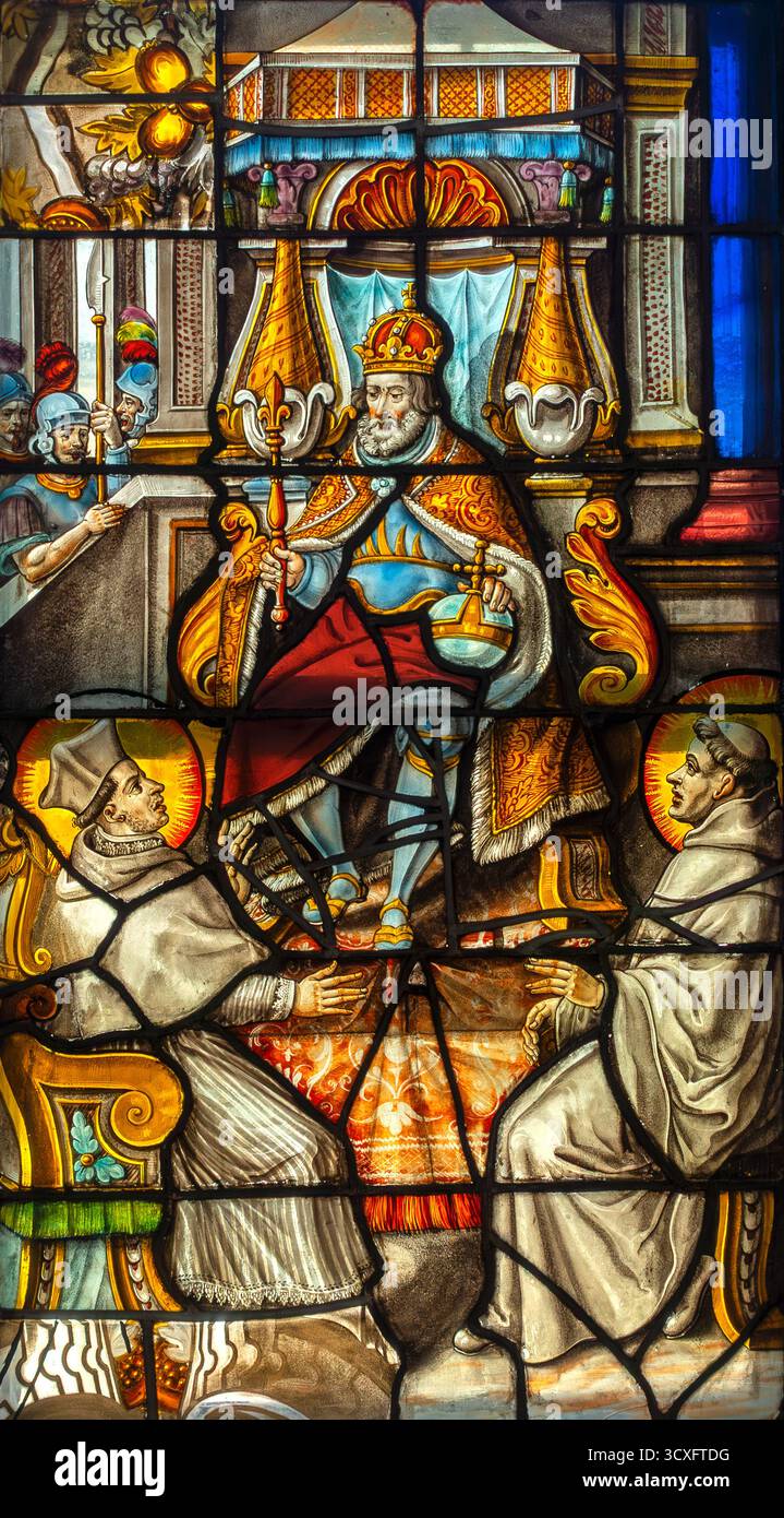 Buntglasfenster aus dem 17. Jahrhundert von Jean de Caumont in der Park Abbey / Abdij van Park, Prämonstratenserabtei in Heverlee, Flämisch-Brabant, Belgien Stockfoto