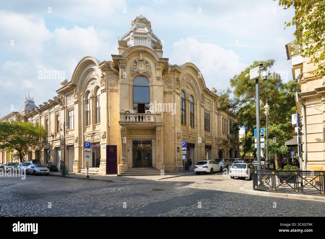 Baku, Aserbaidschan. oktober 2025. Außenansicht des Rolls Royce Händlers im Stadtzentrum Stockfoto