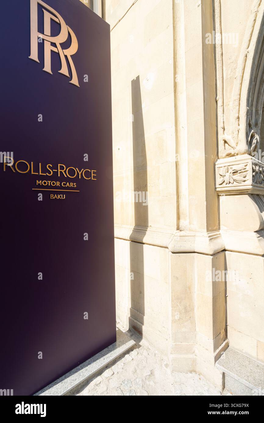 Baku, Aserbaidschan. oktober 2025. Außenansicht des Rolls Royce Händlers im Stadtzentrum Stockfoto