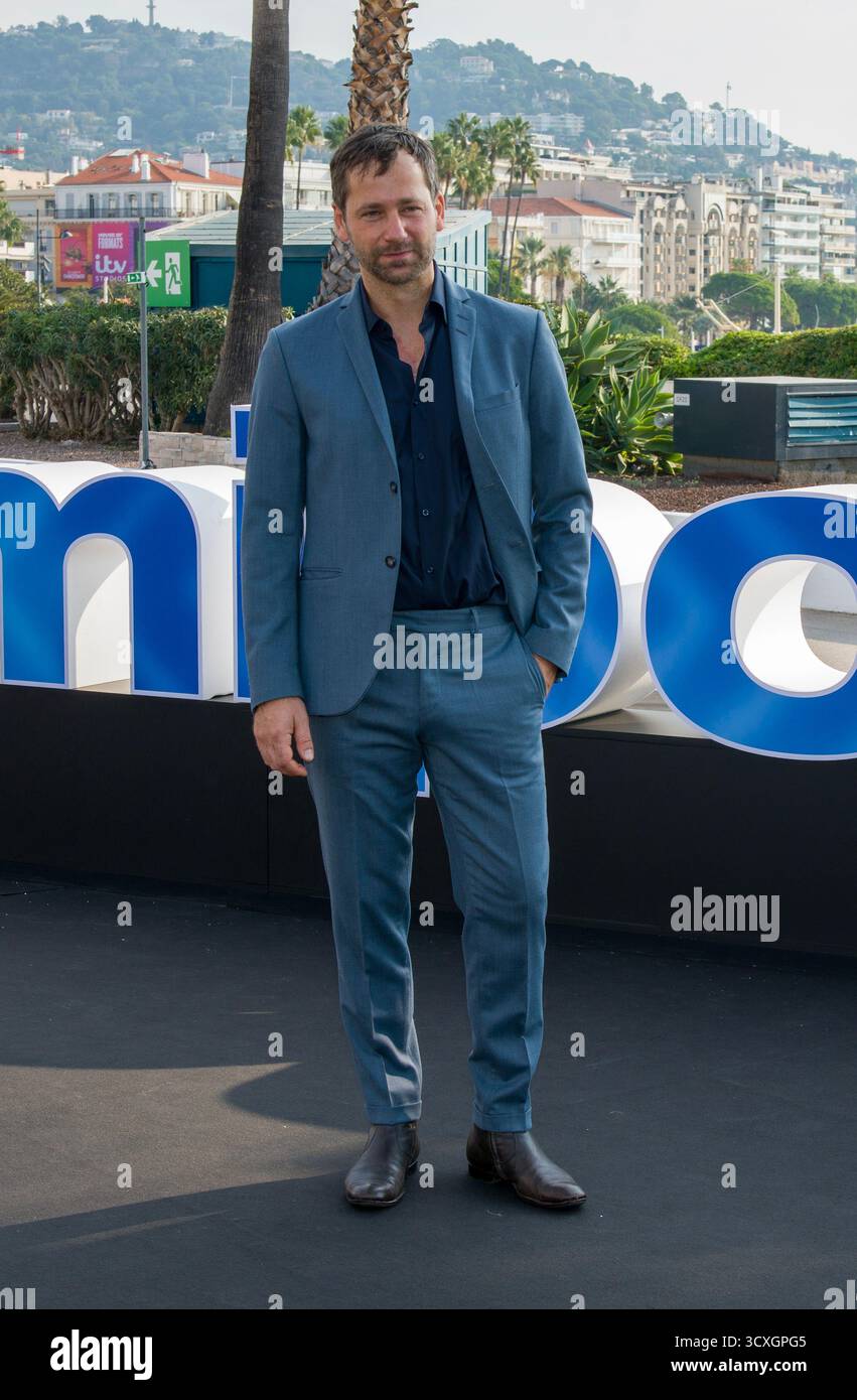 Cannes, Frankreich, 14. Oktober 2025, Florian Stetter nimmt am Photocall Teil: Ku’Damm 77, ZDF Studios während der MIPCOM 2025 - The World’s Entertainment Content Market © Ifnm Press Stockfoto Cannes, Frankreich, 14. Oktober 2025, Florian Stetter nimmt am Photocall Teil: Ku’Damm 77, ZDF Studios während der MIPCOM 2025 - The World’s Entertainment Content Market © Ifnm Press Stockfoto