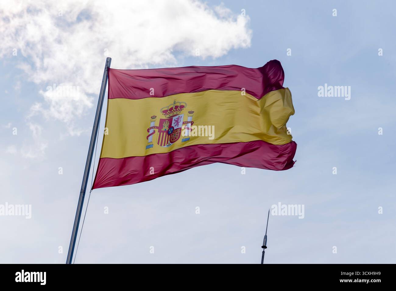 Spanien, Segovia, Alcázar, mit spanischer Flagge Stockfoto
