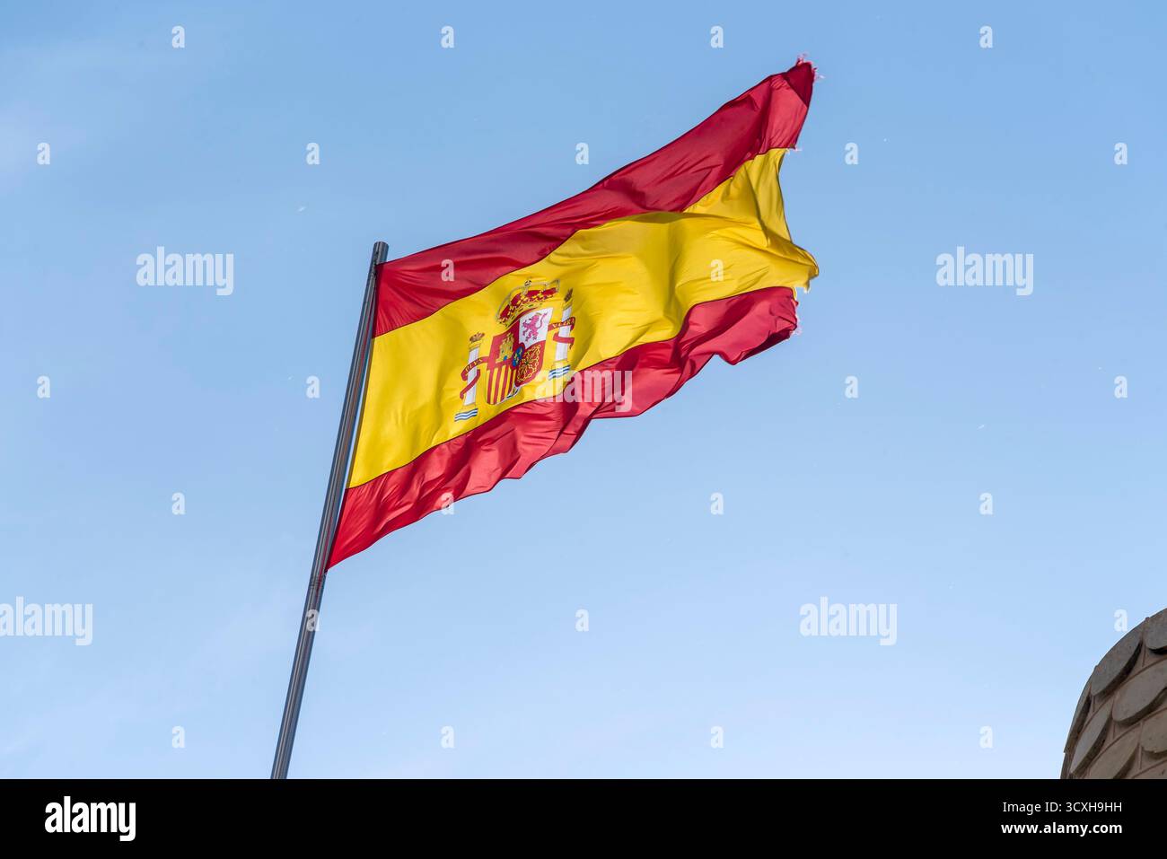 Spanien, Segovia, Alcázar, mit spanischer Flagge Stockfoto