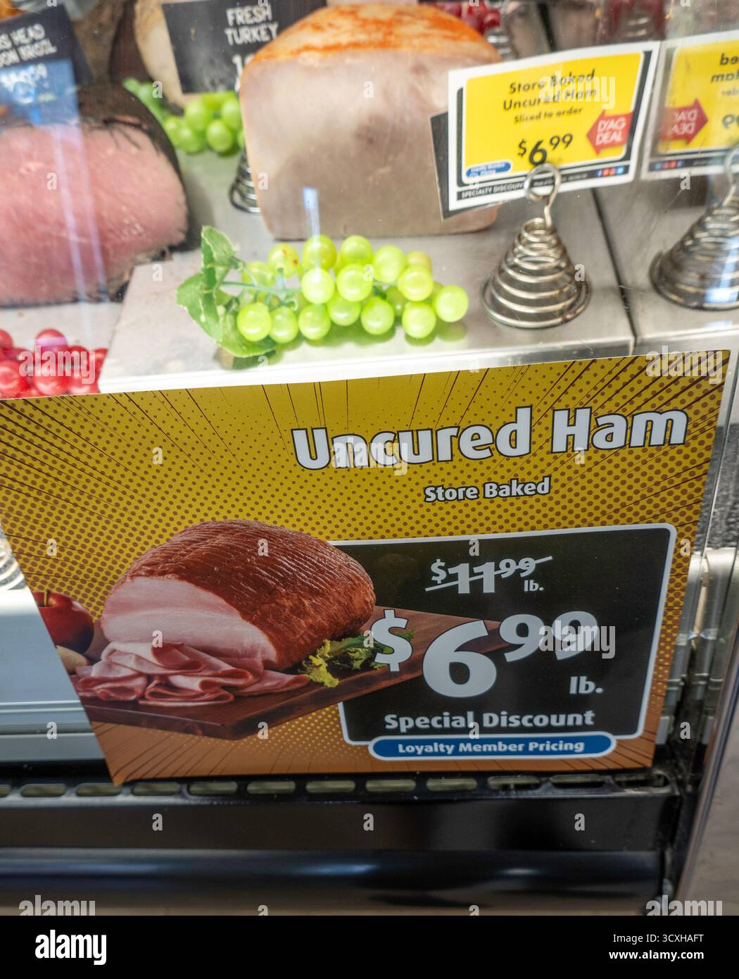 D'Agostino Supermarkt in New York City bietet eine große Auswahl an Produkten, USA 2025 Stockfoto