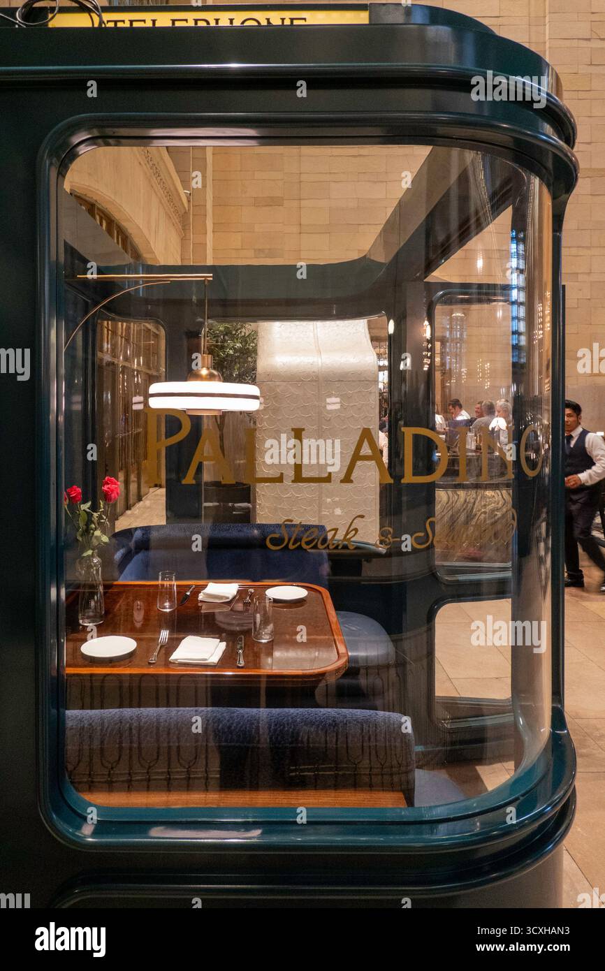 Palladino's Steak & Seafood Restaurant ist ein klassisches Steakhaus im Grand Concourse des Grand Central Terminal, 2025, New York City, USA Stockfoto