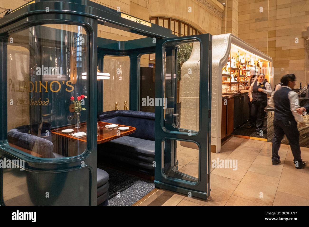 Palladino's Steak & Seafood Restaurant ist ein klassisches Steakhaus im Grand Concourse des Grand Central Terminal, 2025, New York City, USA Stockfoto