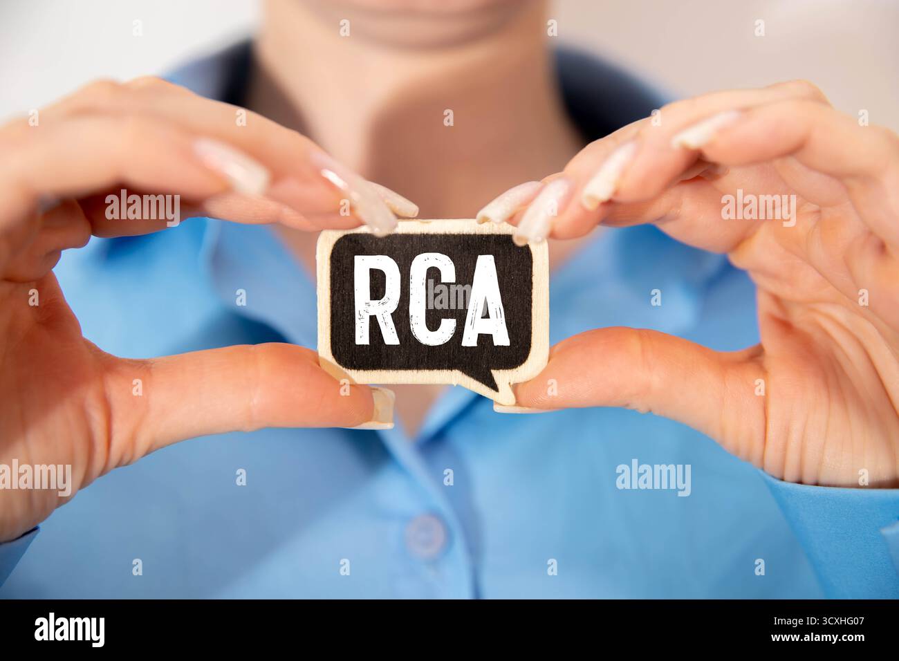 RCA-Ursachenanalyse – Methode zur Problemlösung zur Identifizierung der Ursachen von Fehlern oder Problemen, Akronym-Textstempel Stockfoto