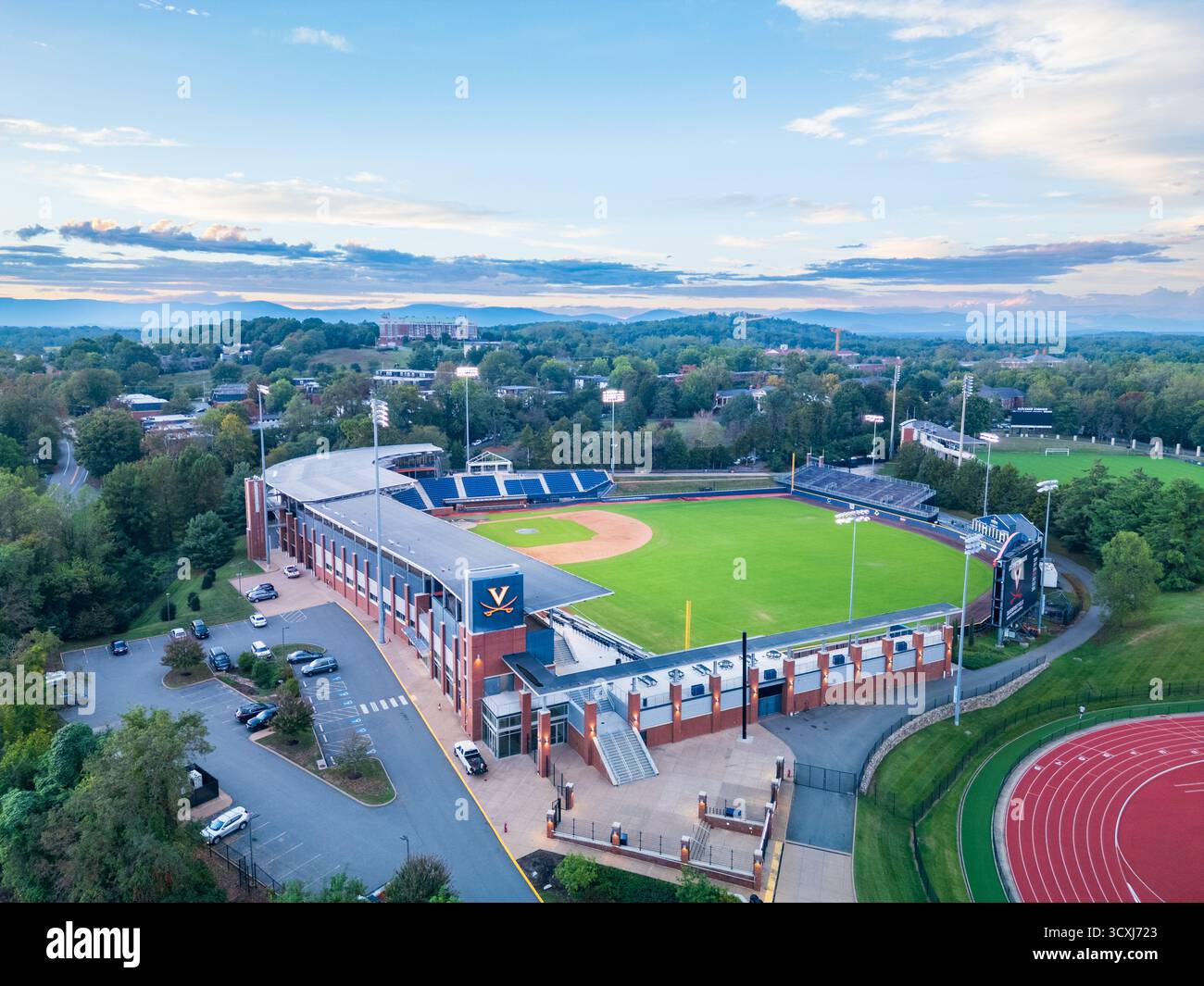 Charlottesville, VA - 25. September 2025: Davenport Field at Disharoon Park ist das Heimstadion des Baseballteams der University of Virginia Cavaliers Stockfoto