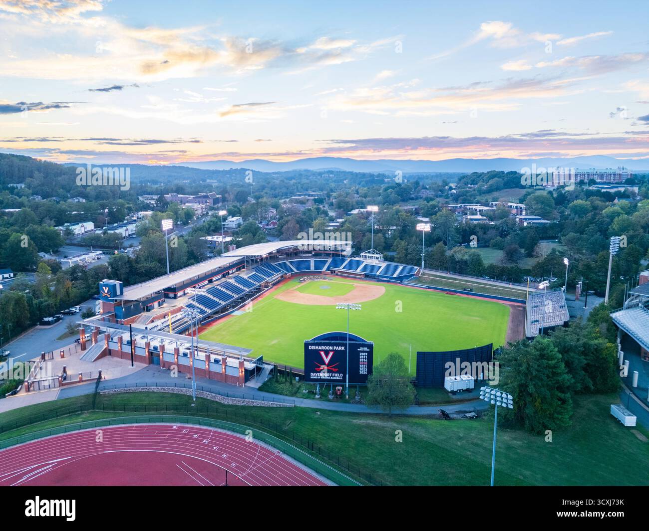 Charlottesville, VA - 25. September 2025: Davenport Field at Disharoon Park ist das Heimstadion des Baseballteams der University of Virginia Cavaliers Stockfoto
